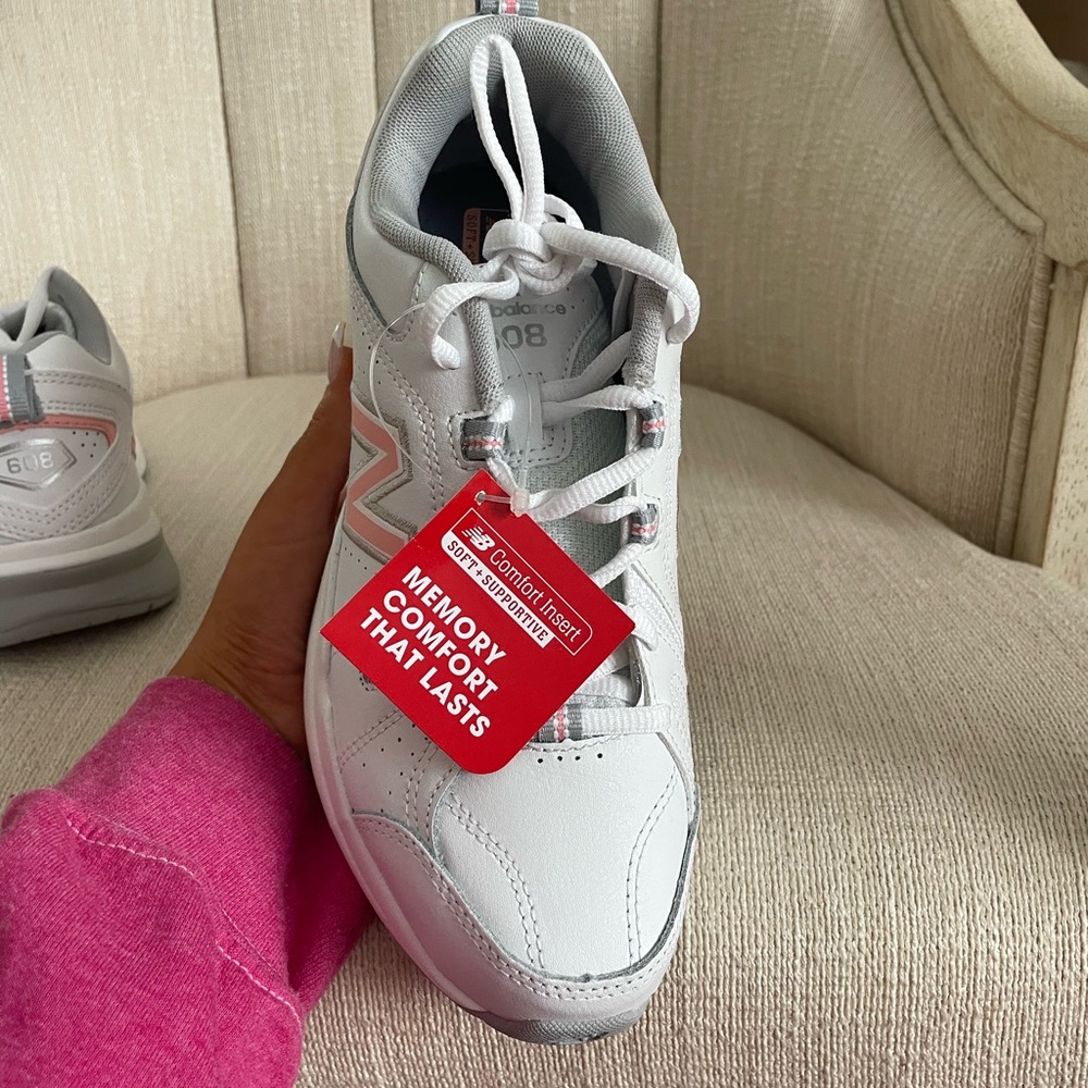New Balance white and pink sneakers size 7.5 - Picture 5 of 7